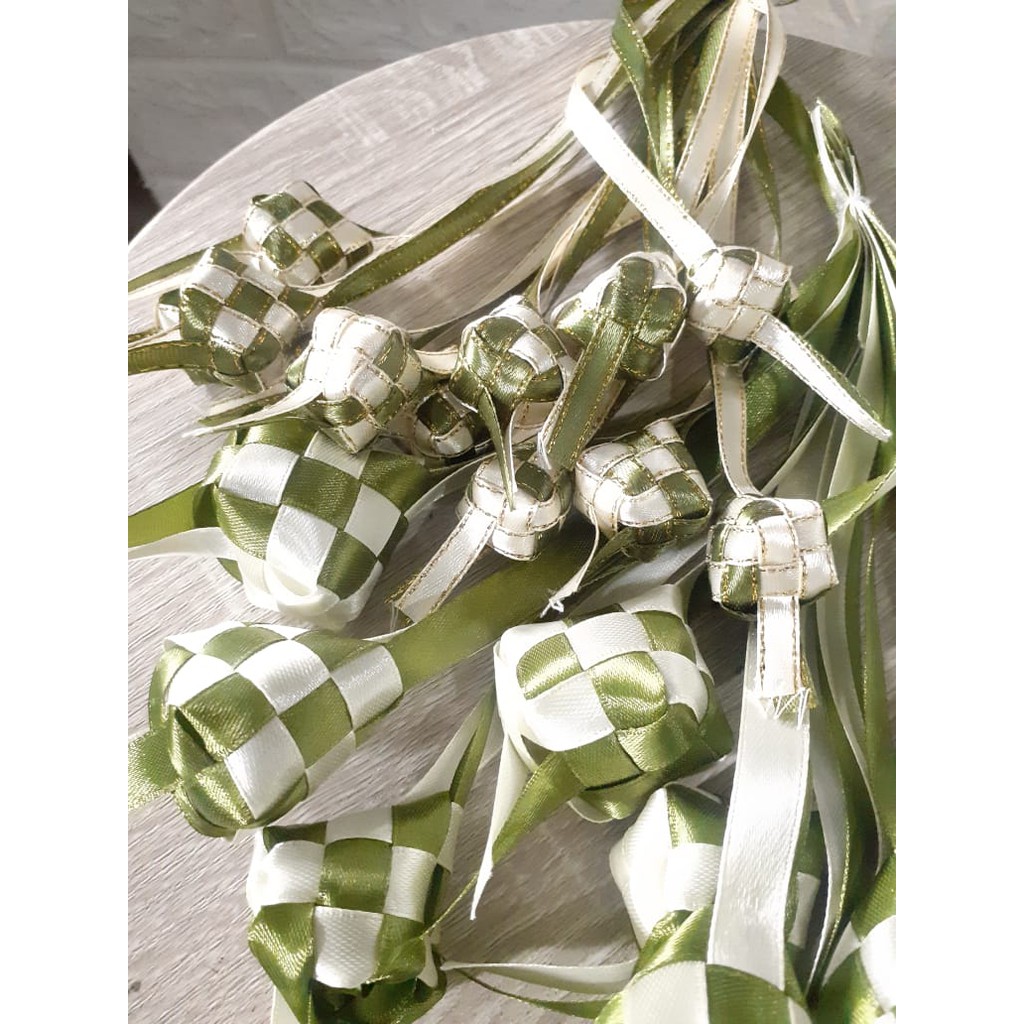 

Ketupat Pita / Hiasan Lebaran / Ketupat Mini / Replika Ketupat Pita / Dekorasi Idul Fitri