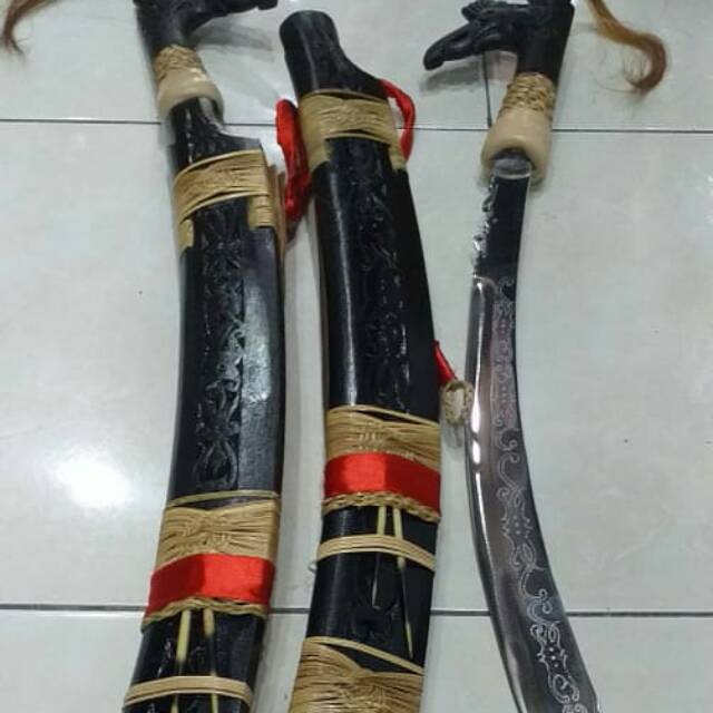 MANDAU KHAS DAYAK SENJATA KALIMANTAN BESI BAJA PUTIH PANJANG 80CM