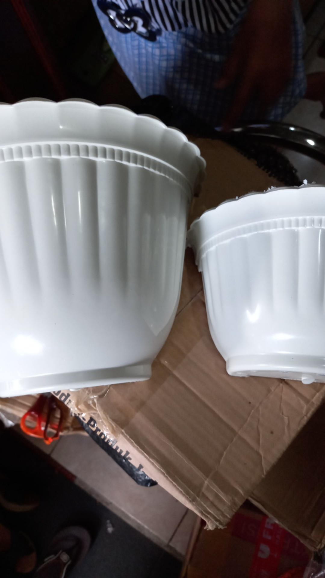 Pot Tembok Isabella Merek Shallom 28 Cm