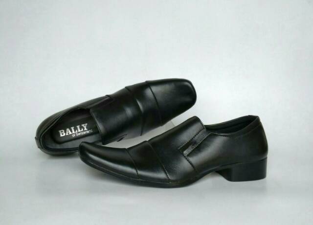 SEPATU PENTOVEL BALLY IMPORT