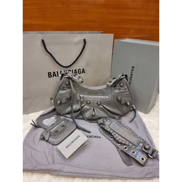 balenciaga bayong