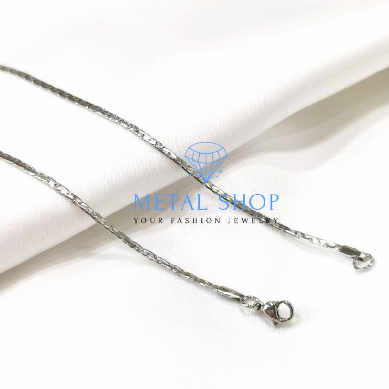 Kalung Titanium Pria Wanita 45cm Warna Silver Motif Pipih Motif