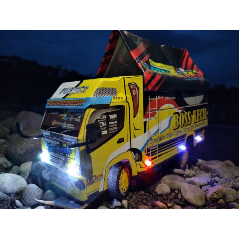 ( COD )miniatur truck oleng BISA CUSTOM FOTO DAN NAMA DI PINTU BELAKANG