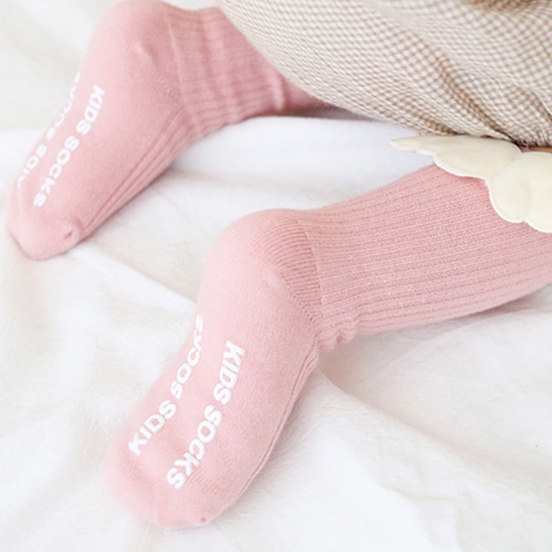 Kaos kaki anti slip anak / Kaoskaki sayap anak / Kaos kaki bayi import/ Socks Wing