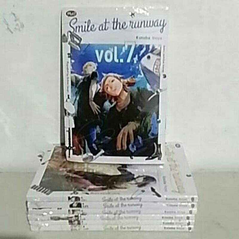 Komik Smile at The Runway 1-10