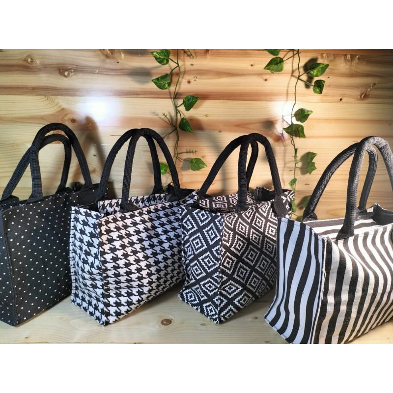 Totebag Kanvas Tas Kosmetik/tas jinjing /totebag