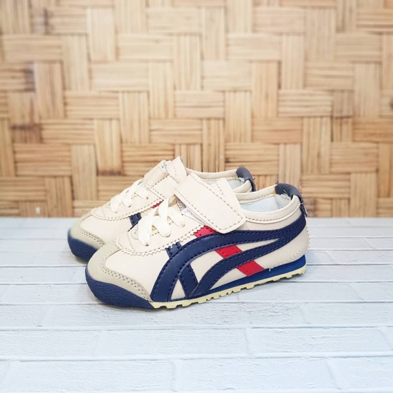 Sepatu sekolah sepatu anak sepatu paud sepatu baby sepatu sneakers velcro