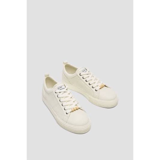 sepatu pull&bear white