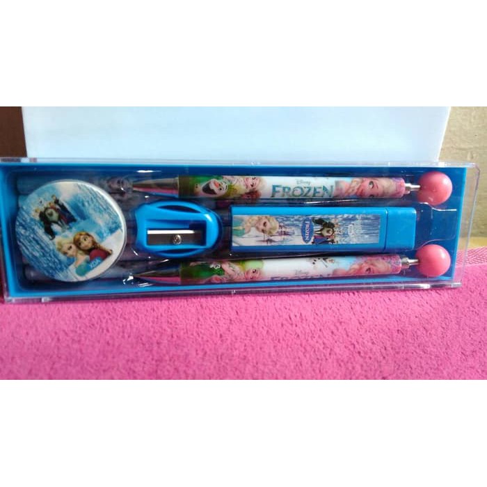 

Kotak pensil/ Tempat pensil Frozen, Cars, Hello Kitty - Alat tulis Motif Karakter frozen lengkap