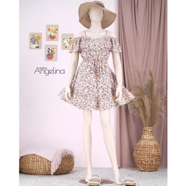 Atelier Angelina Desember 2021 Emily size Medium Beries Cream