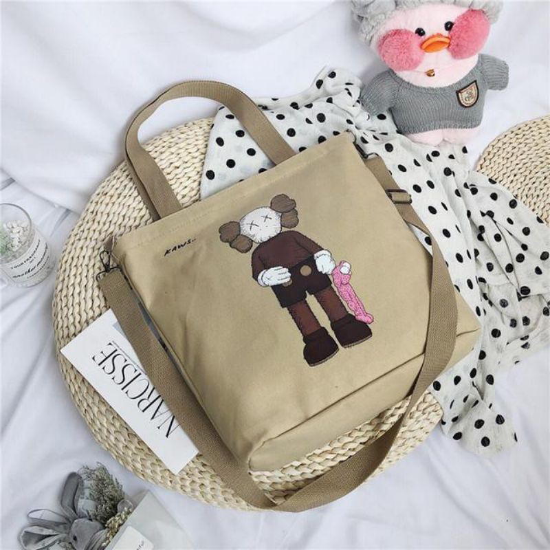 Tote bag kanvas kaws