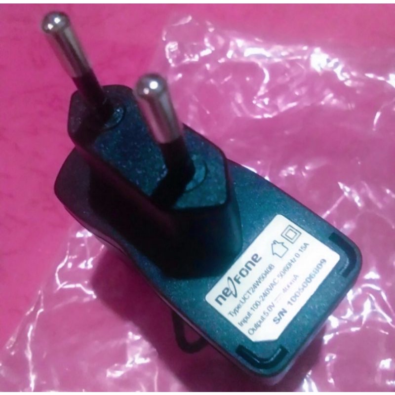 kepala charger adapter 5V - 400mA bisa di pakai ke semua elektronik