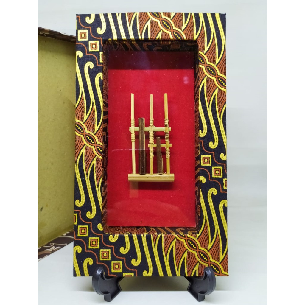 Plakat Unik Miniatur Angklung Frame Batik Eksklusif
