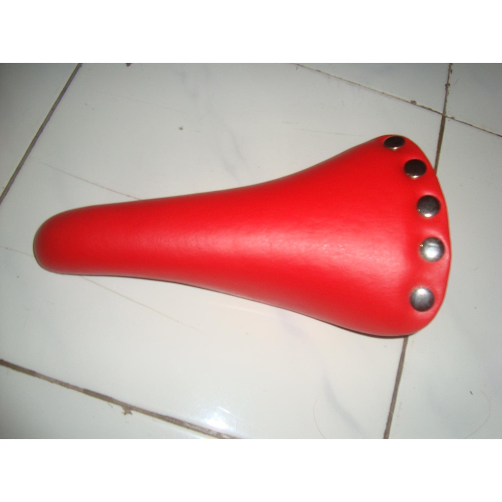 Sadel fixie merah kancing