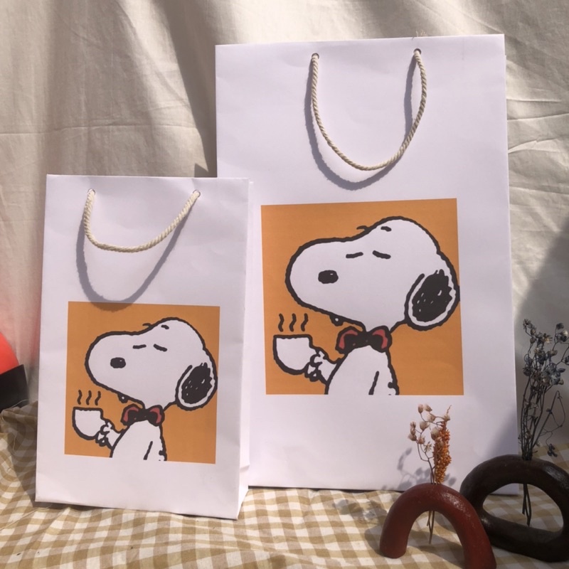 

Paperbag Tas Putih Hoddie Snoopy jumbo Packaging aesthetic