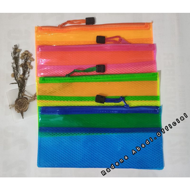 

*RadenaAbadi* Map Zipper warna trifelo size A5