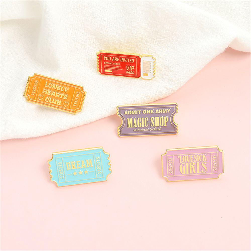 Pin Enamel Nanas Kerah Lonely Hearts Club Anda Diundang Cetak Huruf