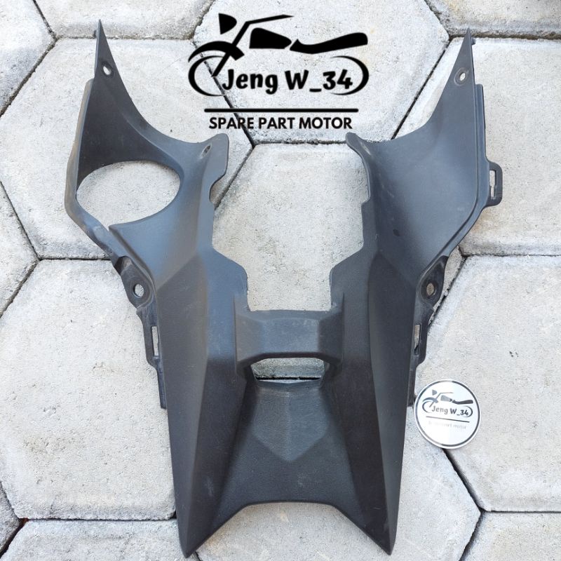 COVER TUTUP KUNCI KONTAK TANGKI NEW CB 150R ORIGINAL