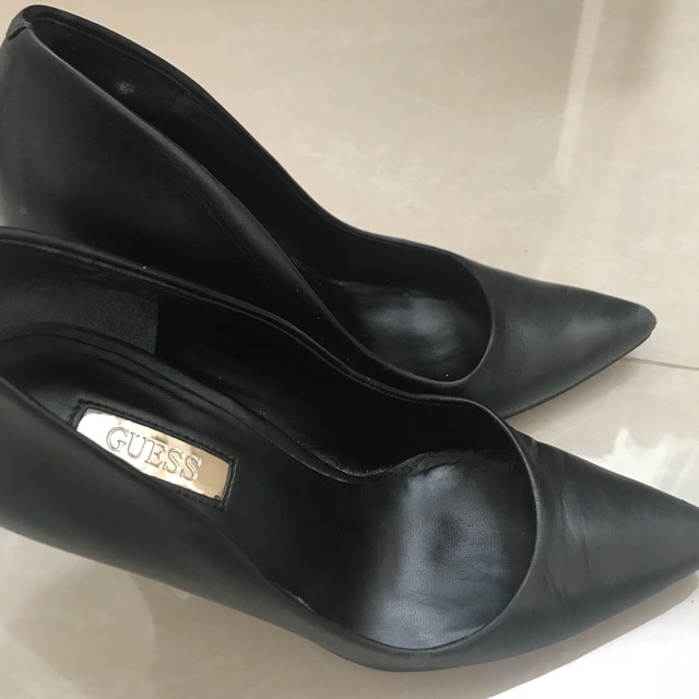 Preloved sepatu guess sz 37