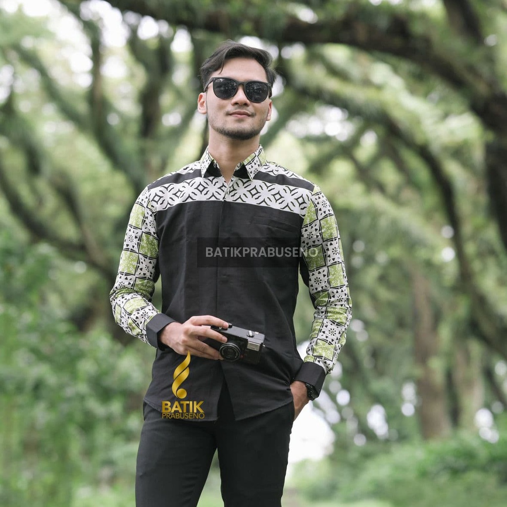 PRABUSENO // Batik Prabuseno - KALASASTRA Batik Pria Slim Fit Lengan Panjang