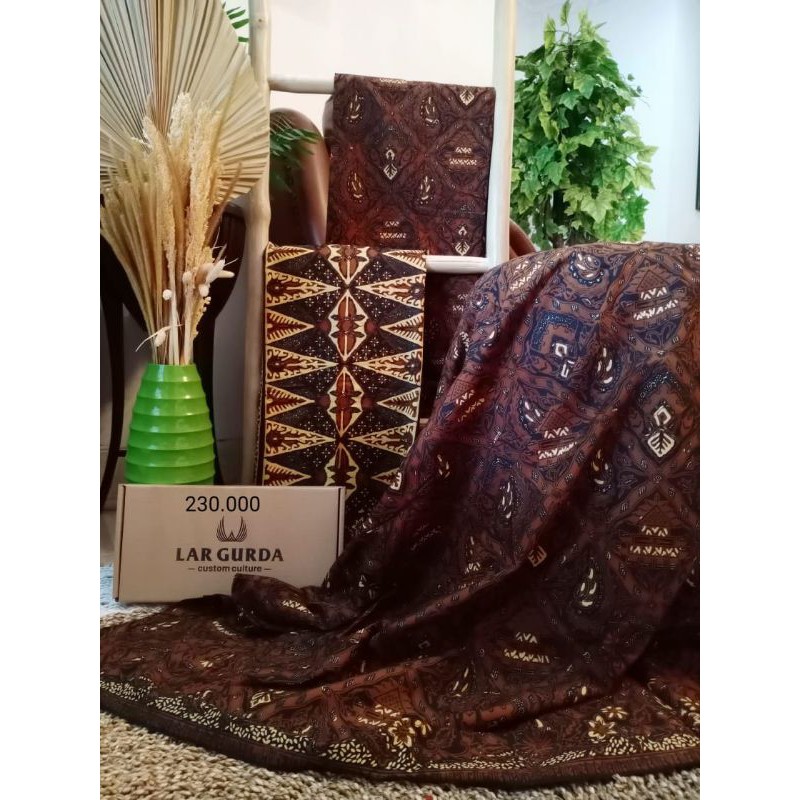 Sarung batik tradisional LAR GURDA