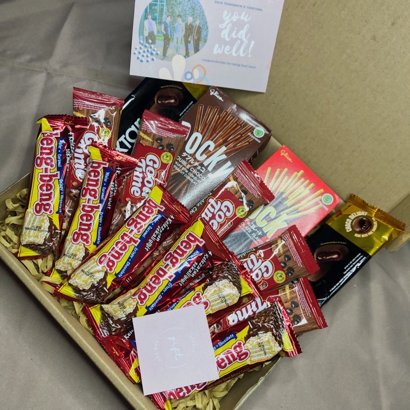 

HAMPERS SNACK gift box hadiah parcel wisuda ulang tahun