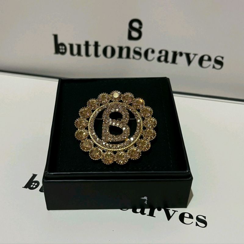 Sara Brooch Buttonscarves