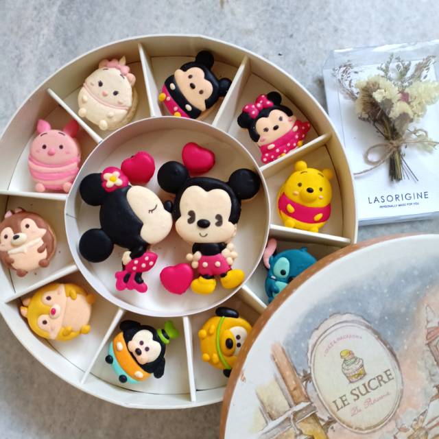 

Disney Ufufy with giant mickey minnie