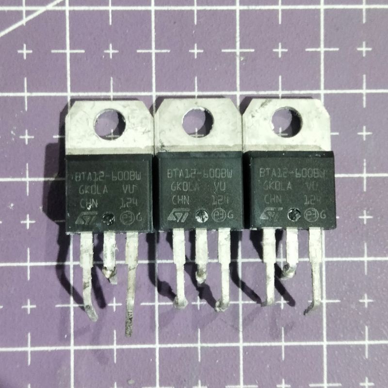 Transistor TRIAC BTA12 - 600B BTA12 600B 12V 600V