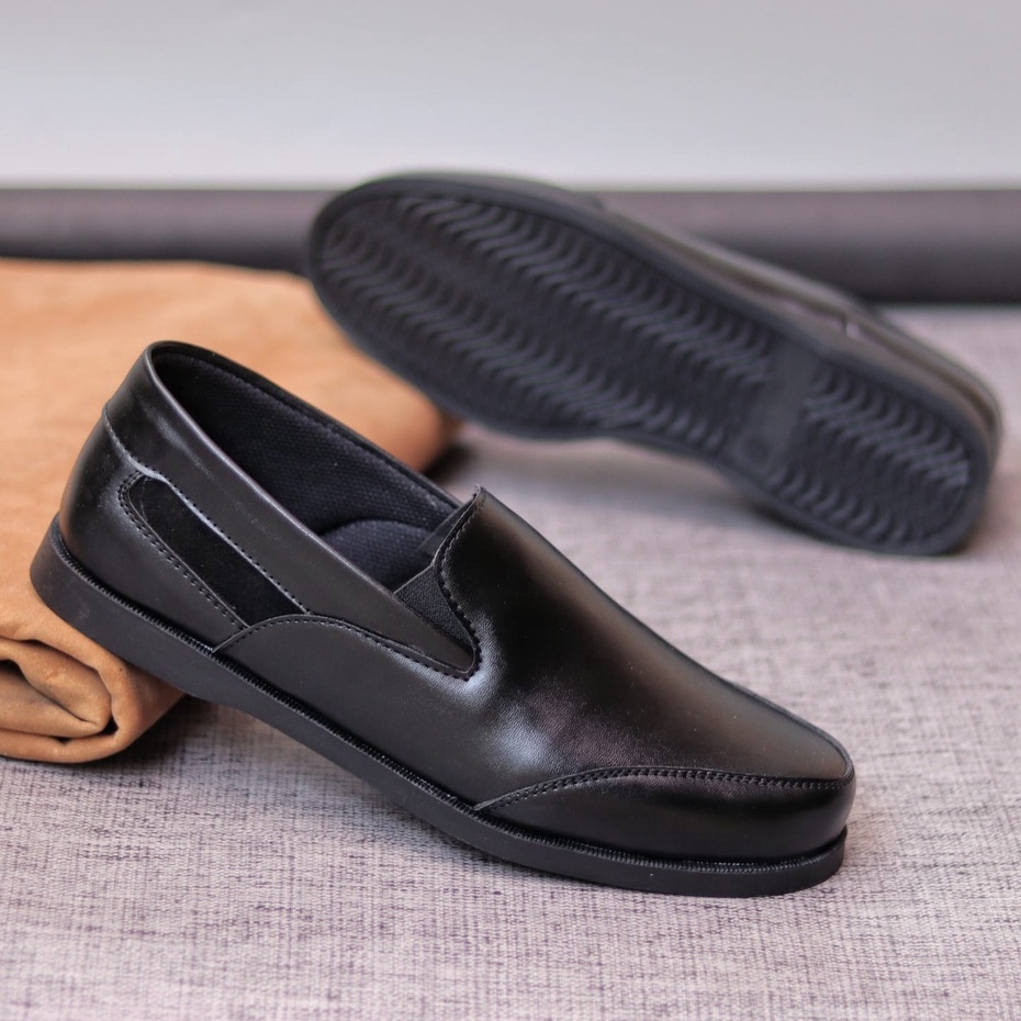 MOLK Sepatu Kasual Formal Pria Kulit Sintetik Pantofel Kerja Kantor Kuliah