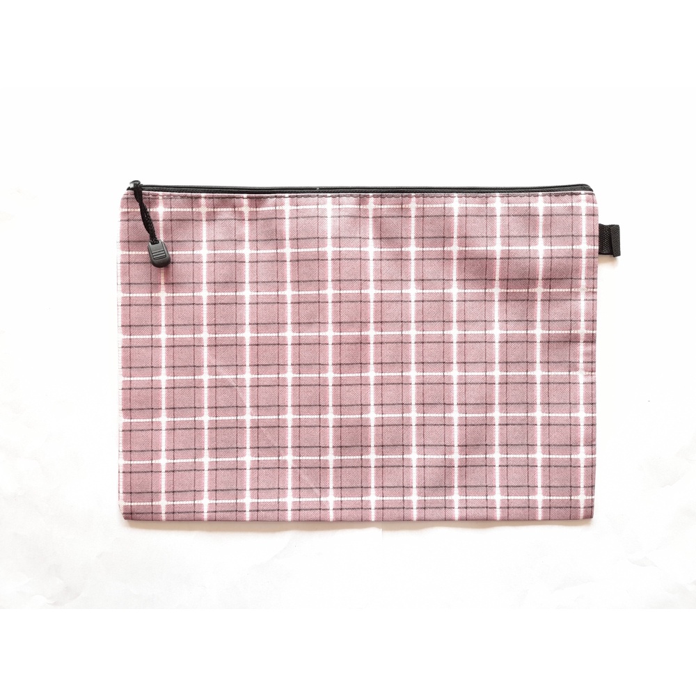 

ZIPPER BAG MOTIF KOTAK-KOTAK A4