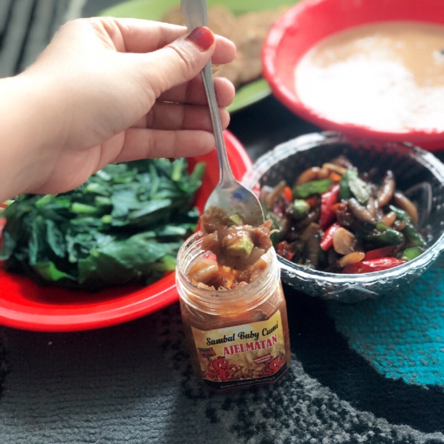 

Sambal baby cumi AJELMATAN