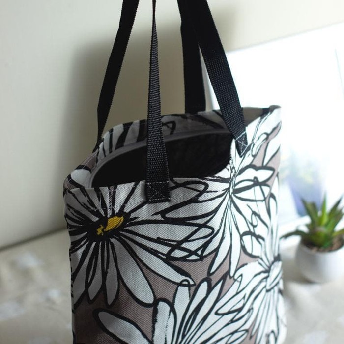 TOTE BAG WANITA TOTEBAG PRIA CANVAS MOTIF GOOD QUALITY WITH RESLETING KODE - 046