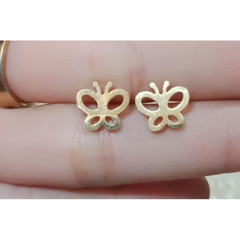 Anting tusuk kupu kupu titanium warna emas 24 karat