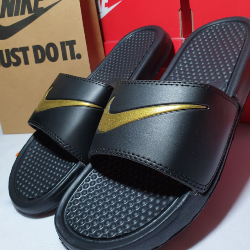 SANDAL NIKE SLIP ON BENASSI ORIGINAL GOLD / SANDAL PRIA