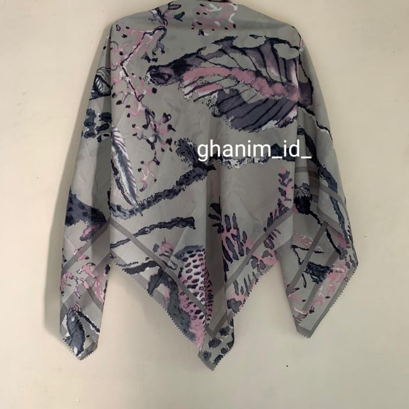 Hijab Voal Motif Daun