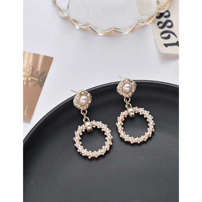 LRC Anting tusuk Fashion Golden Circle Pearl Cutout Earrings D80668