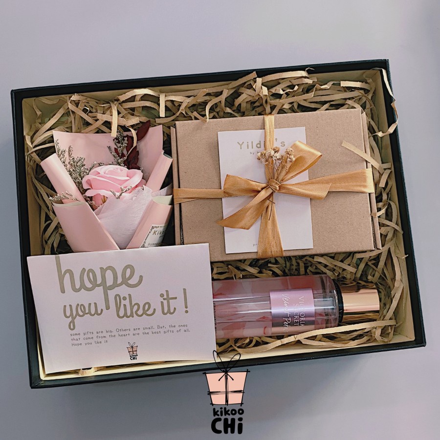 

Kikoochi Premium- Hadiah Kado Ulang Tahun Wanita Istri Parfum Victoria