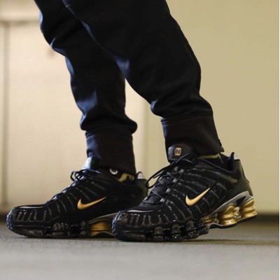 sepatu nike shox