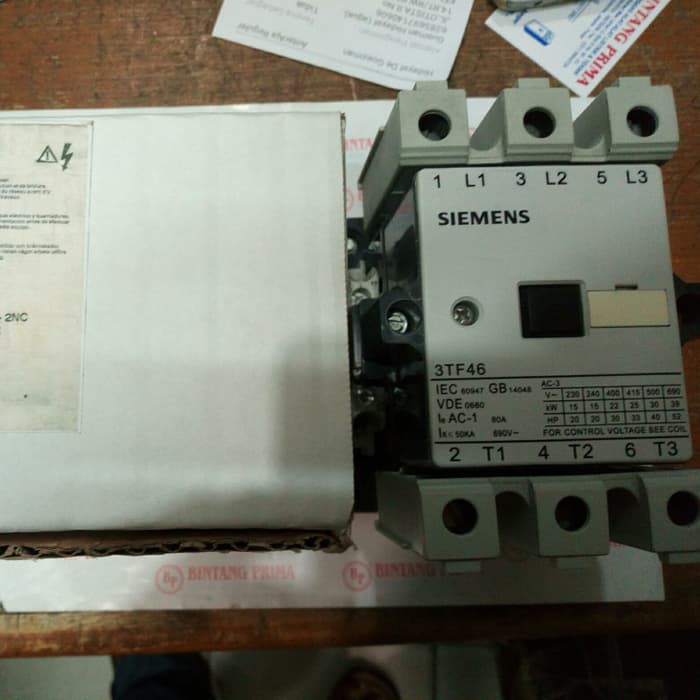 Contactor / Kontaktor Tipe 3TF46-22 Siemens 220V