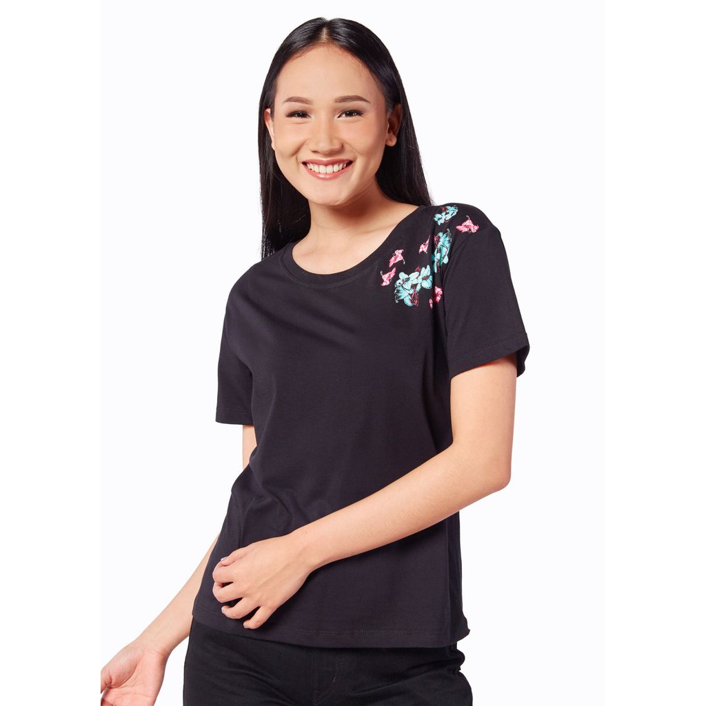 Kaos Wanita - Black Flowery T-Shirt - PV By Pevita Pearce - PVJAN19WCLTEE103 - Agogeo