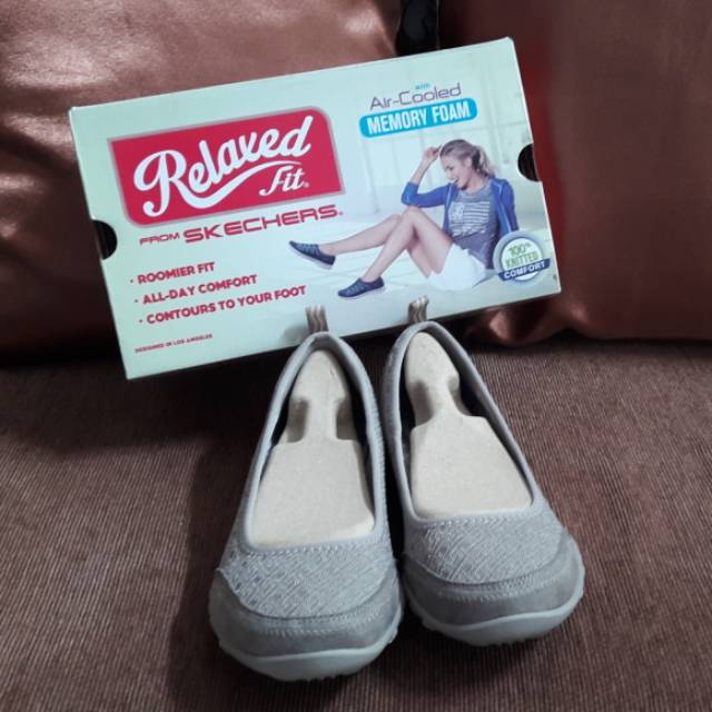 skechers relaxed memory foam