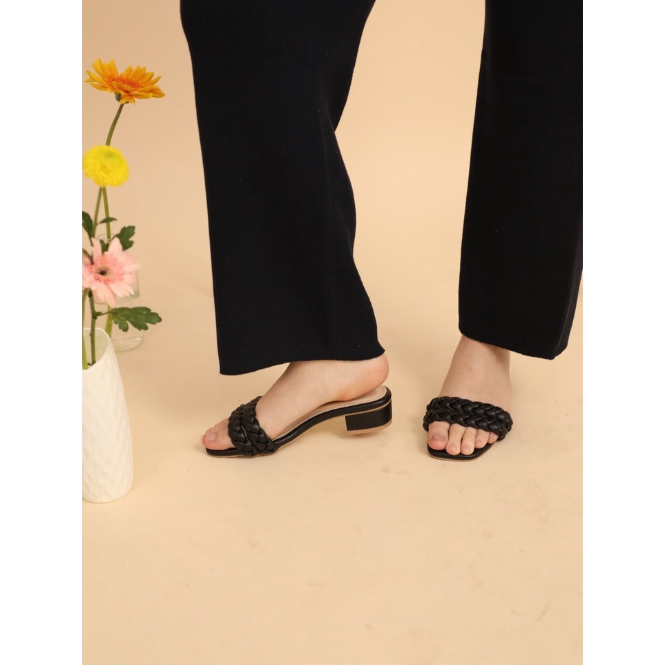 Radwah - Braid Leather Sandal - Sandal Wanita