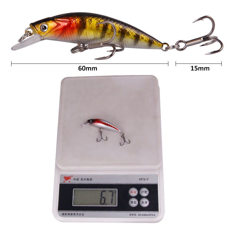 1 Pc Umpan Pancing Hard Bait Bentuk Ikan Kecil Mata 3D Ukuran 6cm / 7g Dengan 2 Kail Treble 6 Warna