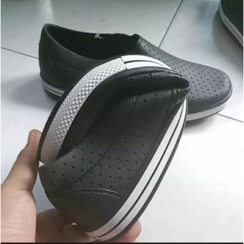 Sepatu karet pria tahan air anti slip Lentur Nyaman dipakai