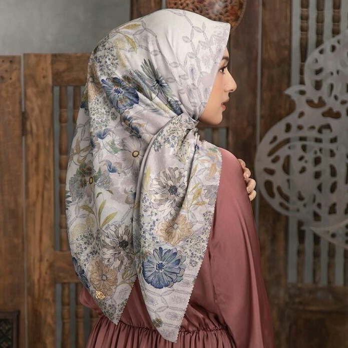 Sandhya Scarf Pearl Heaven Lights