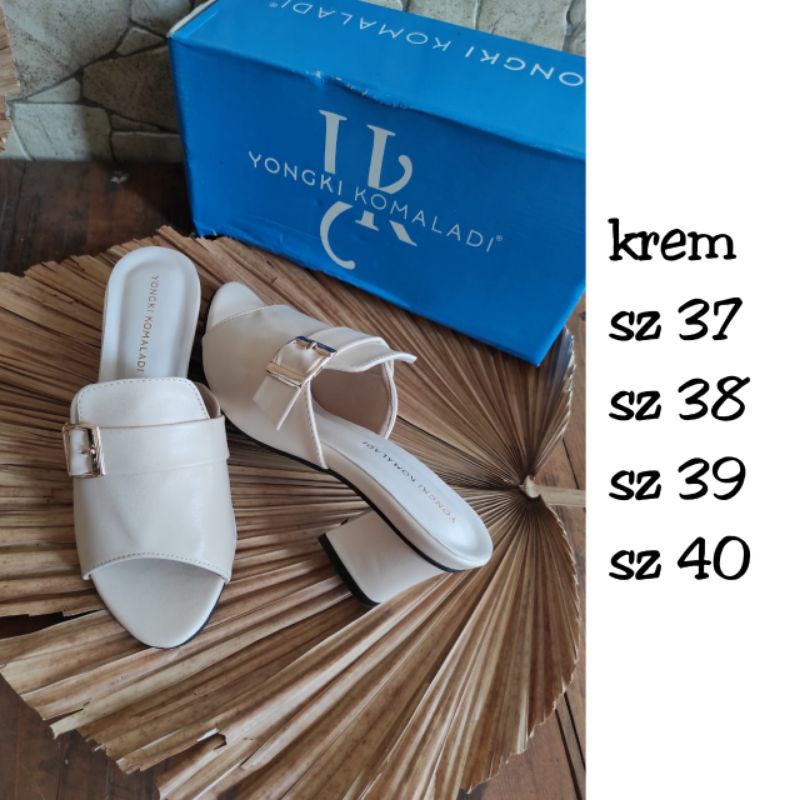 SANDAL SELOP HEELS WANITA YONGKI KOMALADI BRANDED MATAHARI MURAH SDLSLPHLSYK113