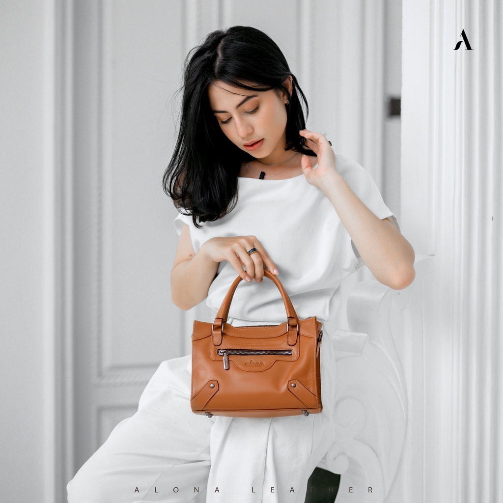 Tas Wanita Bahan Kulit Asli / Tas Jinjing Selempang Bahu Wanita Original Alona Clarabell Bag