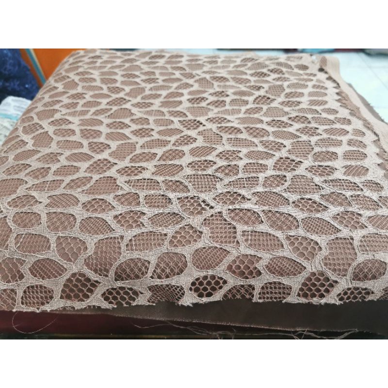 kain brokat/kain broklat/kain brukat/lace motif honey comb. murah