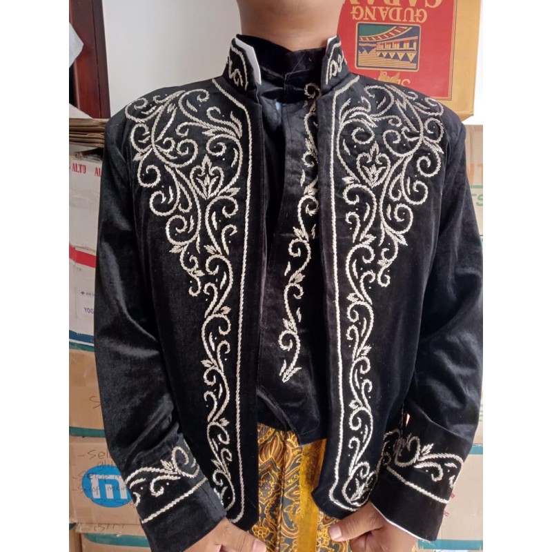 sepasang baju pengantin bludru ( free selop)